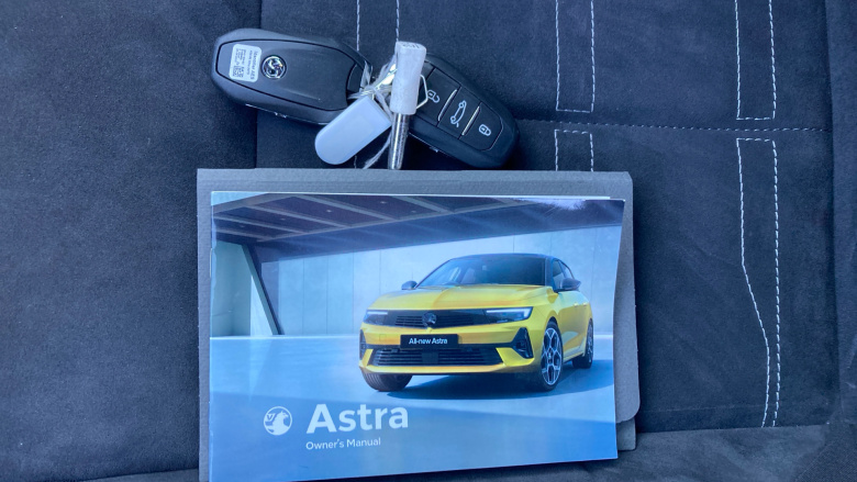 Vauxhall Astra 115kW Ultimate 54kWh 5dr Auto Electric Hatchback